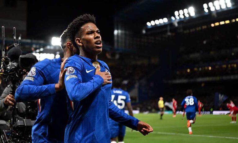 قمة لندنية مشتعلة: تشيلسي وأرسنال وجهاً لوجه في صراع الدوري!