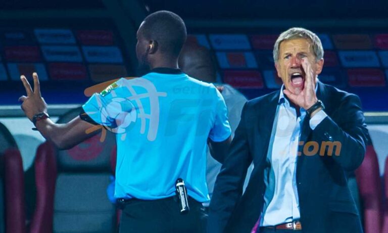 مدرب سابق لجنوب إفريقيا يتوقع فوزًا مفاجئًا على مصر في المواجهة المرتقبة