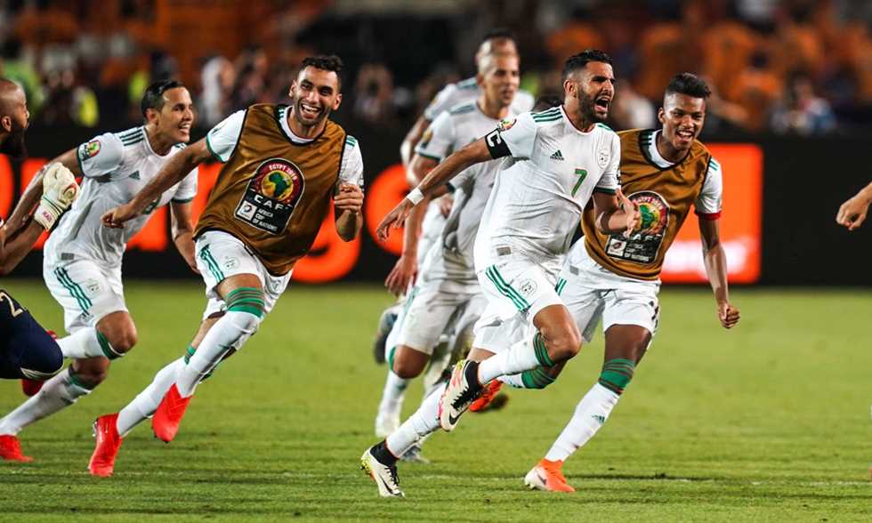 محرز يشعل الحماس: “الجزائر قادرة على العودة إلى القمة!”