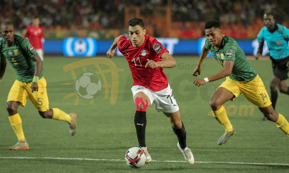 مواجهة “مصر” المرعبة: مدرب جنوب إفريقيا يحذر لاعبيه