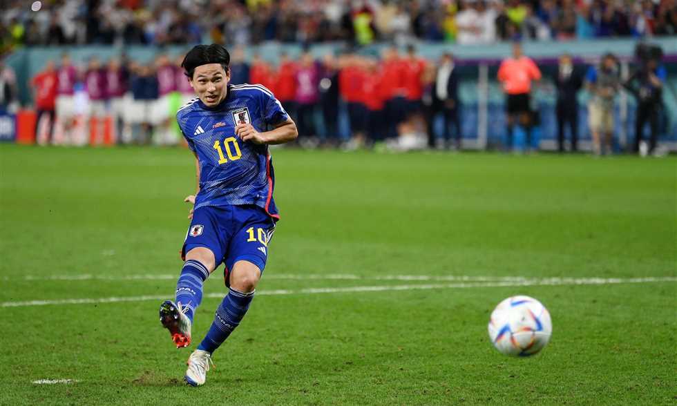 إصابة “مينامينو” تثير القلق.. هل يغيب نجم اليابان عن كأس العالم؟