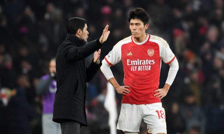 مدافع ياباني دولي ينضم لأياكس أمستردام في صفقة انتقال حر