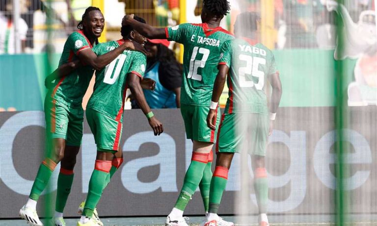 النجوم تلمع في سماء “محمد الخامس”: تشكيلتا بوركينا فاسو وغينيا الاستوائية تشتعلان في أولى المواجهات الإفريقية