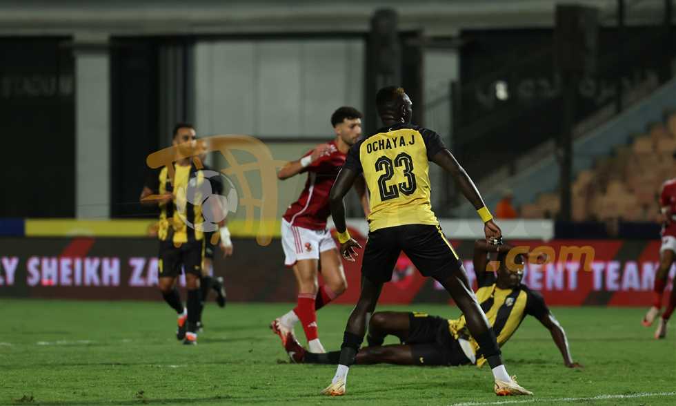 أحمد عبد الله يقود مواجهة الأهلي والمقاولون في كأس العاصمة