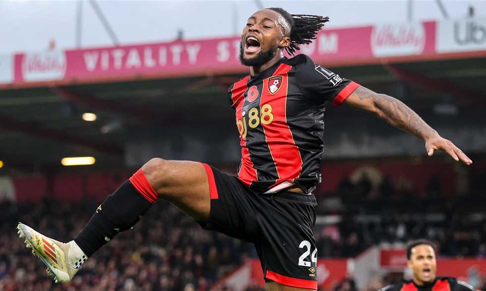 بوصلة سيمينيو: هل تشتت نجم بورنموث بين الملاعب والأخبار؟