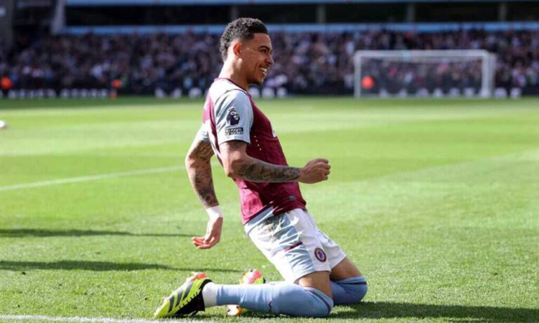 أستون فيلا يطيح بمانشستر يونايتد في مباراة مثيرة بالدوري الإنجليزي