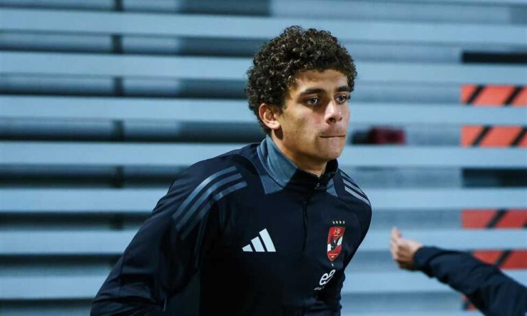 حلم برشلونة يواجه تحديًا: الأهلي يوضح موقفه من صفقة “حمزة”
