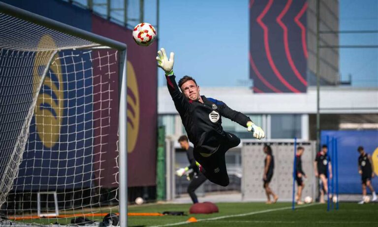 رحيل مفاجئ؟ حارس برشلونة العملاق على أعتاب الدوري الإنجليزي!