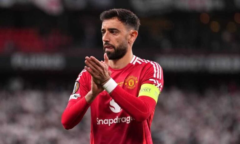 “فيرنانديز” يكشف عن سبب بقائه في “مانشستر يونايتد”: “هذا ما دفعني لرفض العروض المغرية”