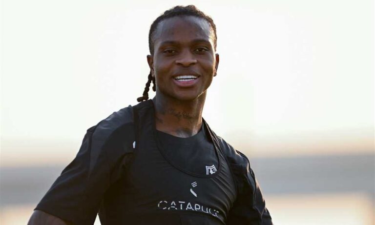 ضربة جديدة للزمالك: الفيفا يوقف القيد بسبب صفقة أنجولي