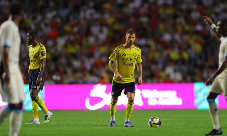 برشلونة يراود حلم استعادة نجمه الدفاعي!