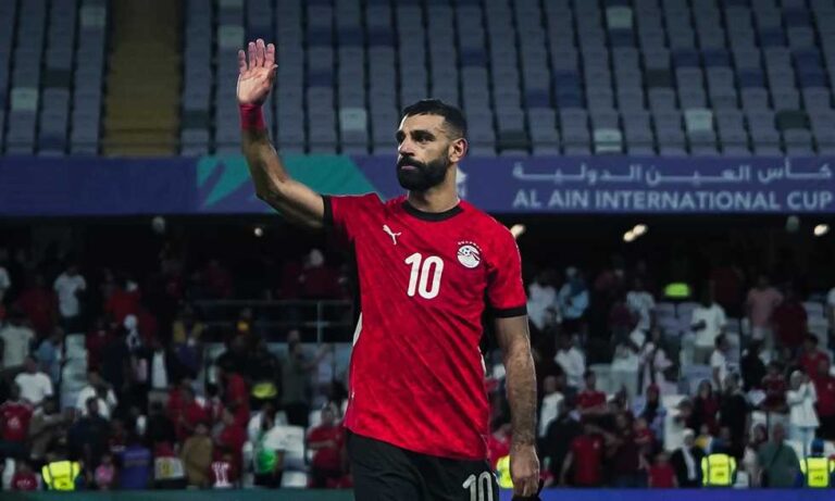 صلاح يعود إلى القاهرة: موعد وصول النجم المصري لمعسكر الفراعنة يتحدد