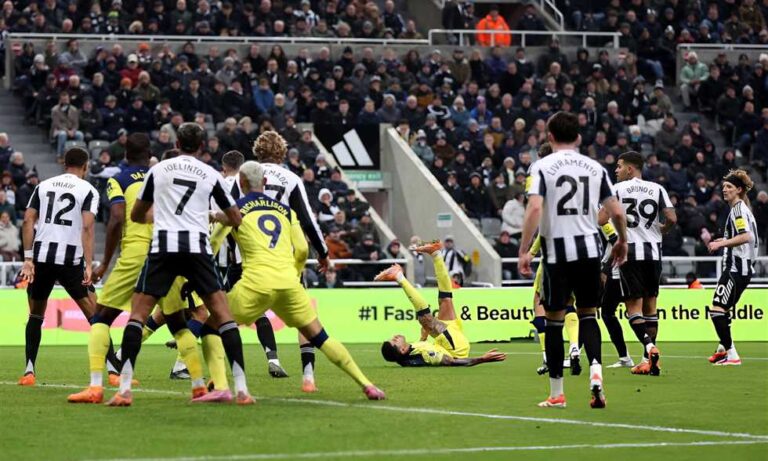 توتنهام ينجو من فخ نيوكاسل.. وإيفرتون يستعيد توازنه