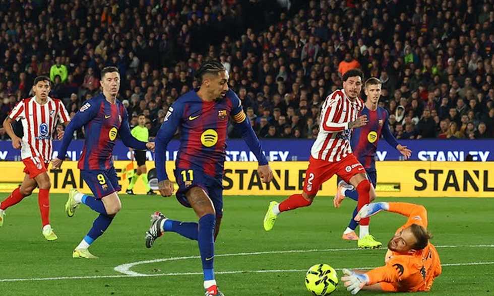 برشلونة يروض أتلتيكو مدريد بثلاثية ويتربع على عرش الليغا