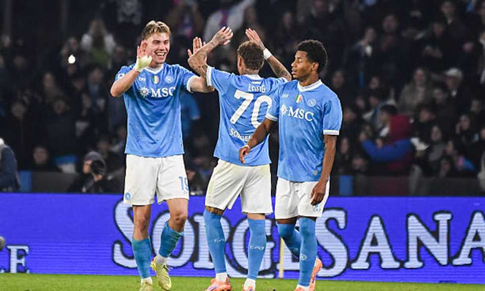 نابولي يطيح بيوفنتوس ويستعيد عرش الصدارة في قمة الإثارة