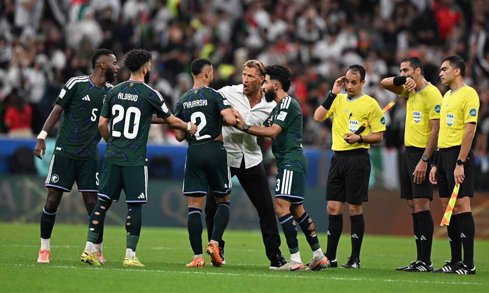 “الأخضر” يتجاوز “الفدائي” بصعوبة في ملحمة كروية مثيرة بكأس العرب