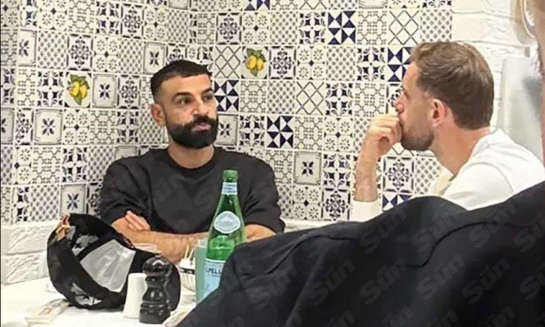 اجتماع سري يثير التكهنات: صلاح وهندرسون يجتمعان في لندن