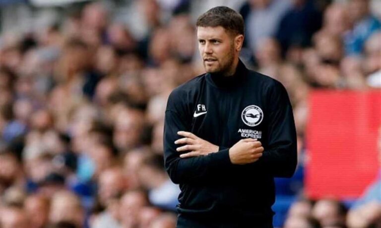 هل يشارك صلاح في مواجهة برايتون الحاسمة؟ مدرب الفريق المنافس يحسم الجدل!