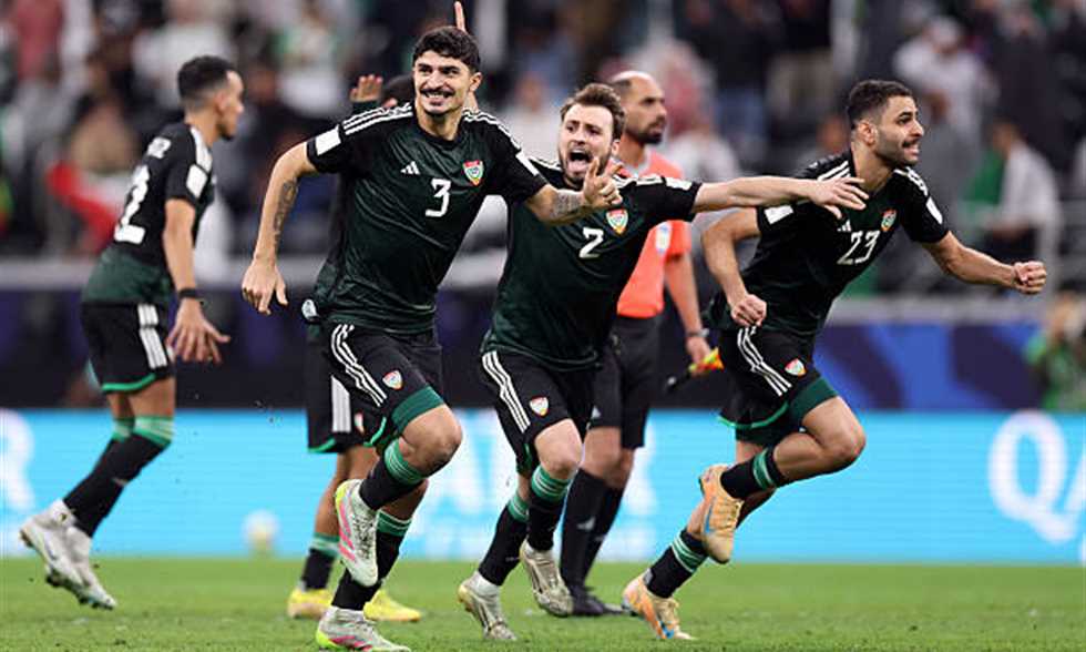 الإمارات تقتنص بطاقة التأهل إلى نصف النهائي بـ”سيناريو” درامي أمام الجزائر