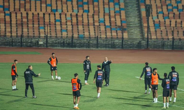 “الفراعنة” يظهرون في استاد القاهرة.. استعدادًا لمواجهة نارية قبل “أمم أفريقيا”