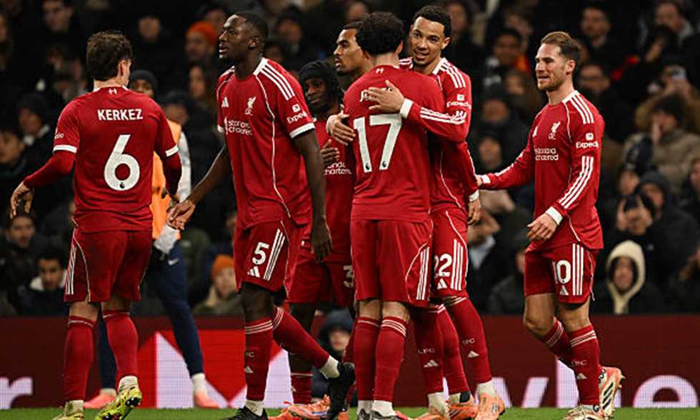ليفربول يواصل التألق ويهزم توتنهام في مباراة مثيرة شهدت بطاقات حمراء وأهدافًا حاسمة