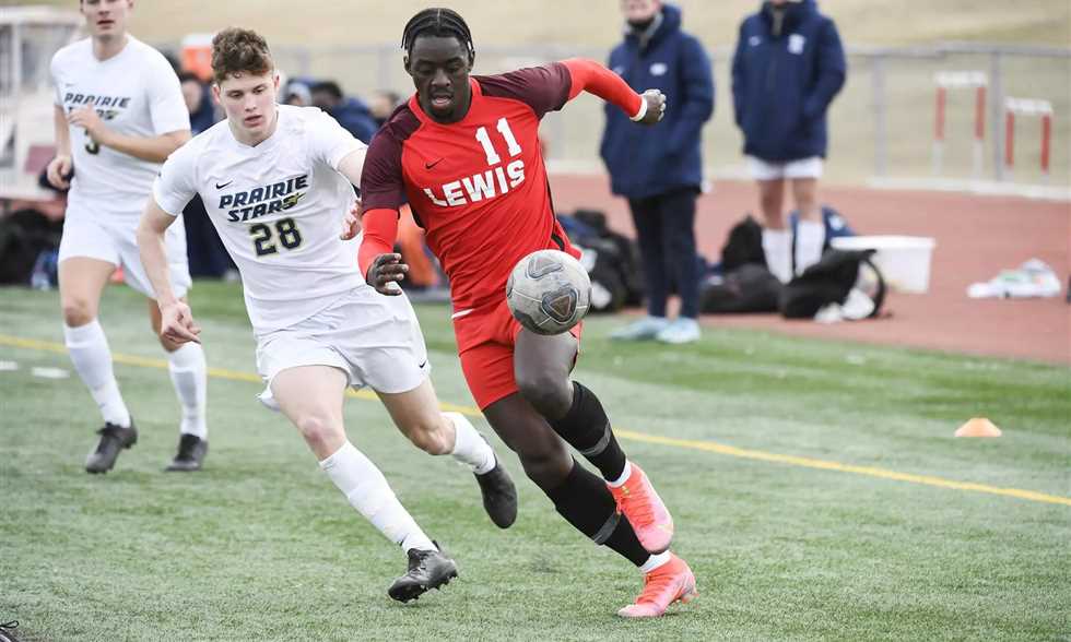 لاعب بـ 4 جنسيات يقترب من الدوري المصري.. قصة مثيرة للاعب “دون جيمي”