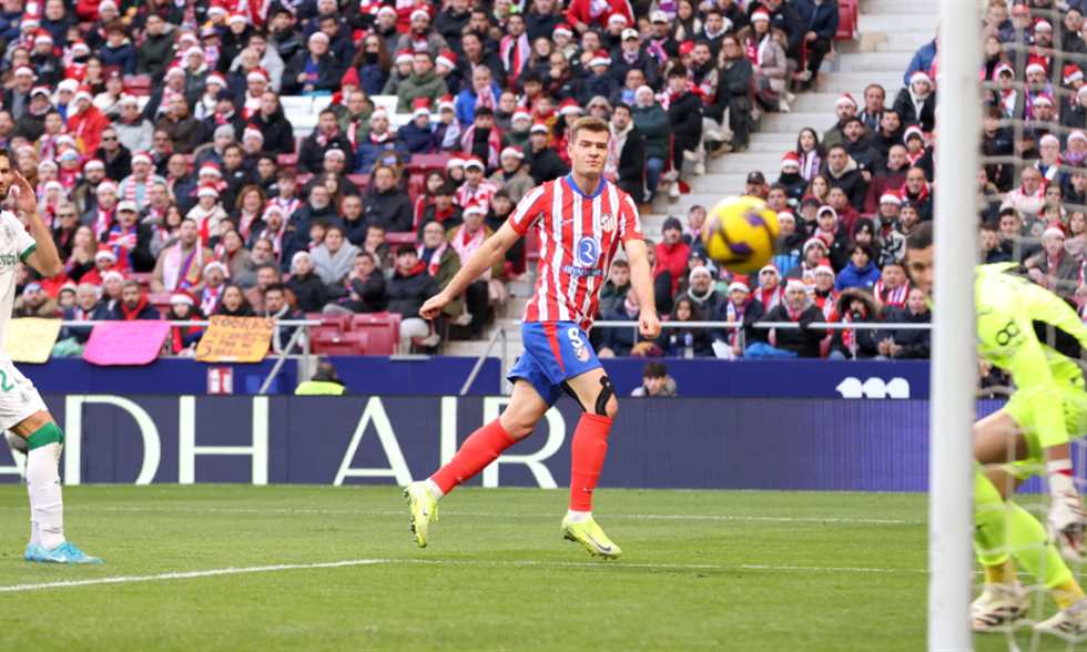 الهلال السعودي يضع سورلوث على