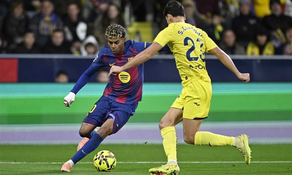 برشلونة يواجه إسبانيول في دربي كتالونيا.. فليك يعلن التشكيلة الأساسية