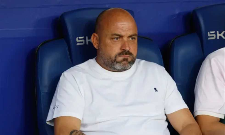مدرب إسبانيول يثير الجدل قبل مواجهة برشلونة في “ديربي كتالونيا”