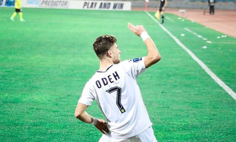 الأهلي المصري يقترب من ضم